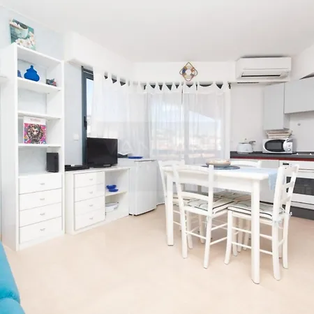Vaneau Mediterranean Apartamento